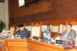  DPRD Kaltim Sahkan Dua Raperda 