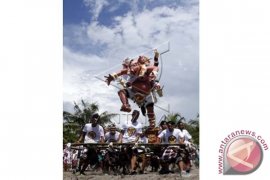 UPACARA MELASTI DI MAKASSAR Page 2 Small