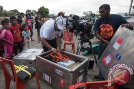 Di Sampit Hujan Saat Gerhana Matahari Total, Warga Tetap Sholat