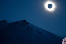 5 Orang ini Abadikan Gerhana Matahari dengan Lukisan