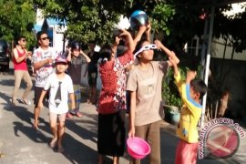 Seniman Melukis Gerhana Matahari di Candi Borobudur