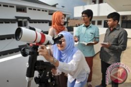 Masjid-Kampus di Malang "Nobar" Proses Gerhana Matahari