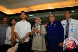 Presiden  jenguk kelahiran cucu pertama