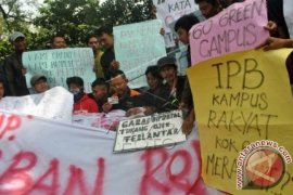 Ratusan Ojek Protes Kebijakan "Green Campus" IPB