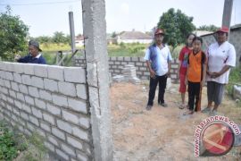LMB Karimun Bantu Rehabilitasi Rumah Warga