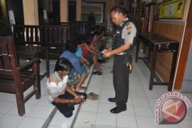 Belasan Orang Terjaring Razia Preman di Jember