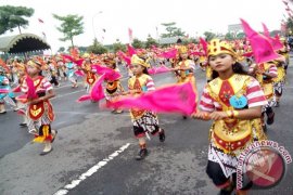 Ribuan Siswa SD Kabupaten Kediri Atraksi Tari Panji