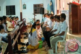 Misa Kamis Putih di Gereja Katolik Paroki Bunda Hati Kudus Yesus Rumengkor Page 1 Small