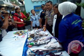 Petugas Temukan Banyak Benda Sajam Saat Razia      