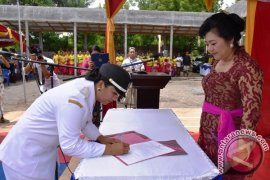 Bupati Karangasem Lantik Perbekel Tianyar Tengah