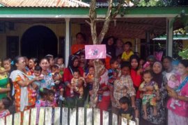 Lihatlah Antusias Ibu-Ibu Ikuti PIN Polio di Desa Belantaraya