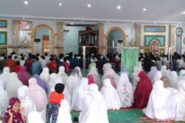 Momen 30 Tahun Sekali, Pemkab Rohil Gelar Sholat Gerhana