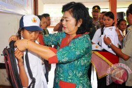 Bupati-Wabup Karangasem Serahkan Bantuan Sosial KUBE