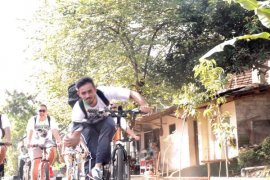 Peserta Festival Bela Diri Internasional Bersepeda Santai