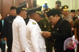 Gubernur Ingatkan Bupati Pacitan Pertahankan Batu Mulia