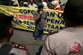 Kawal Persidangan Kasus Persetubuhan Anak