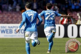 Napoli Taklukkan Verona Tanpa Higuain