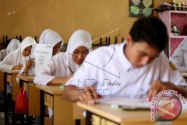 2.353 Peserta Ikuti Ujian Paket C Di Karawang