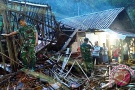 Diduga Belasan Orang Hilang Tertimbun Longsor Ponorogo