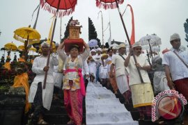 Pemkab Karangasem "Ngaturang Bakti Penyinepan"