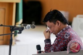 Ketua DPRD Muba akui kembalikan uang suap sambil menangis  