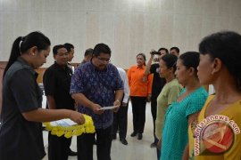 Ribuan Keluarga Miskin Di Buleleng Terima Bantuan "Program Keluarga Harapan"