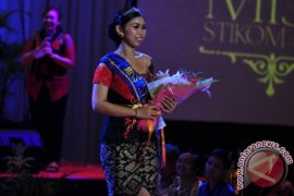 Wiwien Raih "Miss Stikom Bali 2016"