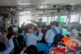 Siswa SDIT Al Fityan Kunjungi KRI Pattimura