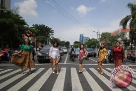 Kebaya On The Street