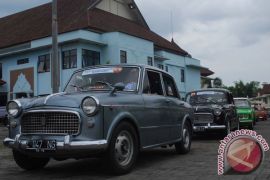 120 Mobil Kuno Ikuti Reli di Magelang