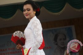 FASHION SHOW BAJU KEBAYA