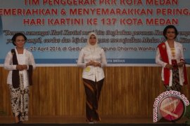 FASHION SHOW BAJU KEBAYA