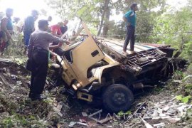 Polisi: Truk Masuk Jurang Akibat Rem Blong