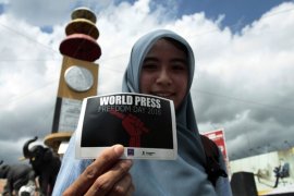 Journalists celebrate World Press Day in Lampung