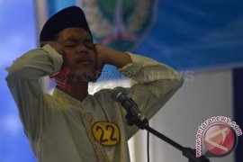Warga Abdya kumandangkan azan sambut gerhana
