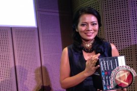 Bakat menulis Dee Lestari menurun ke anak