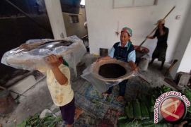 Warga Desa Penyampak Gelar Pesta "Dodol Bergema"