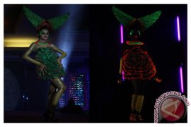 FASHION SHOW GLOW IN THE DARK