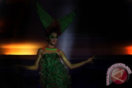 FASHION SHOW GLOW IN THE DARK