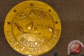 Basarnas Evakuasi Satu Keluarga yang Terjebak Banjir Rancaekek