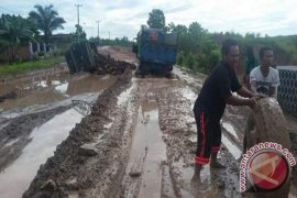 Jalan di Mesuji tambah rusak Page 1 Small