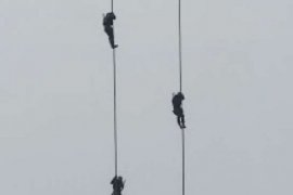 Paskhas Lanud Pekanbaru Bebaskan Sandera dengan Helikopter Super-Puma dan Peledak