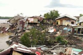 Longsor di Tanah Merah Inhil Sebabkan Rumah-Rumah Jatuh ke Sungai
