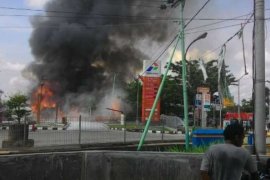 Kebakaran Terjadi di Samping SPBU Sembilang Rumbai