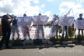 "Pocong" Soroti Program Unggulan Bupati-Wabup Sumenep