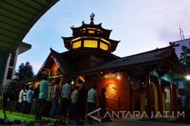 Surabaya Immigration Detains Seven Chinese for Violating Stay Permit