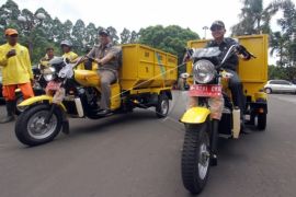 BRI Bantu Sarana Kebersihan Pasar Legi Parakan