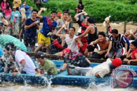 Tradisi Mandi Bakcang