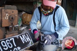Babel Kekurangan Bahan Baku Plat Kendaraan