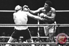 "Perpisahan" Ali dirayakan orang-orang terkenal dan penggemar